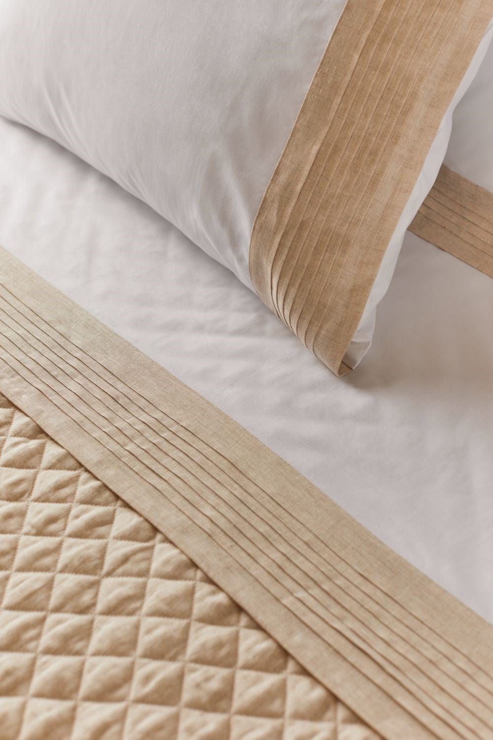 Graccioza Bovi & Graccioza Pleated Linen Pillowcase - White/Flax (Available in 2 Sizes)